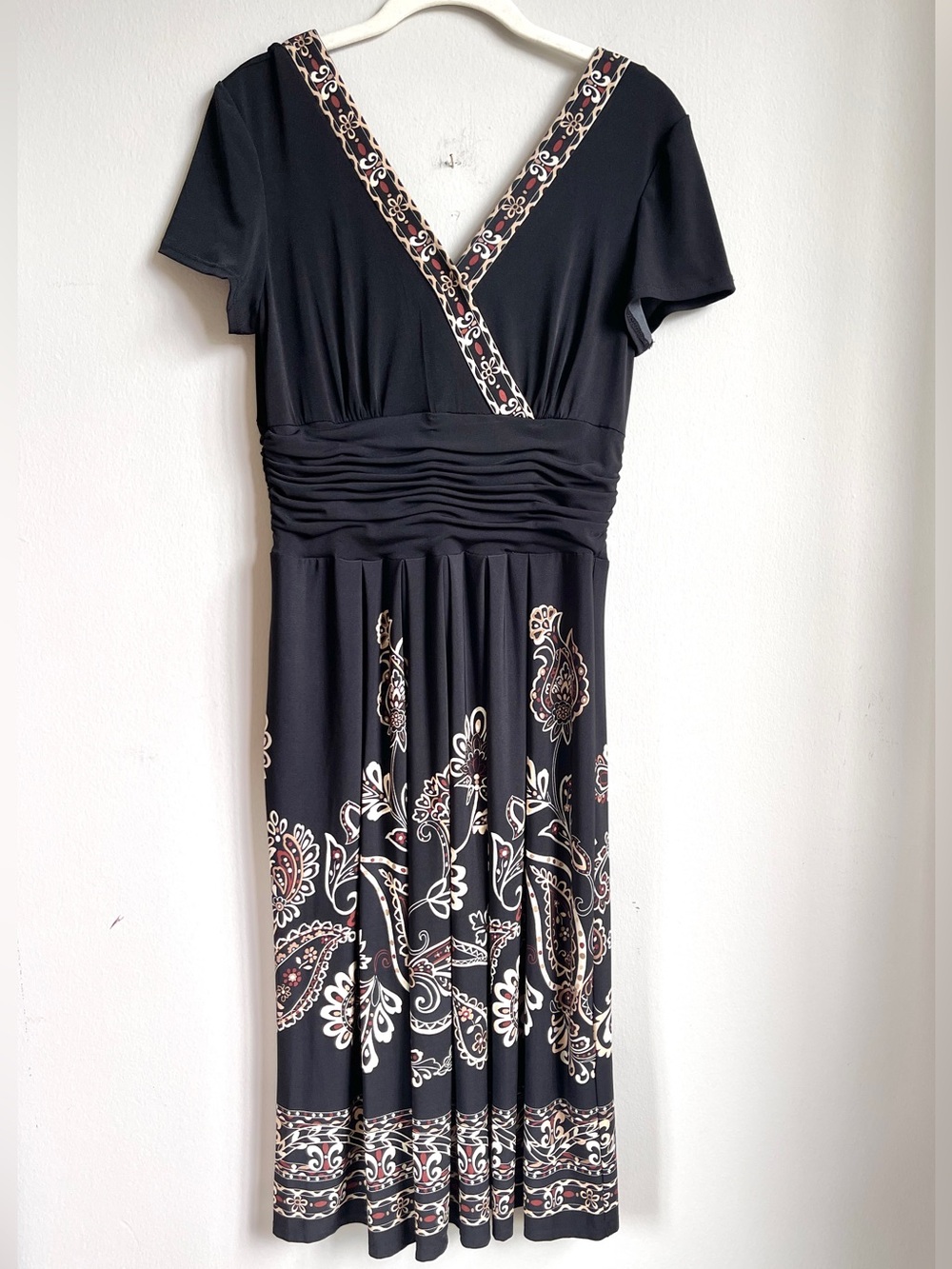 VTG Y2K Black V-Neck Midi Dress with Cream and Brown Paisley Trim